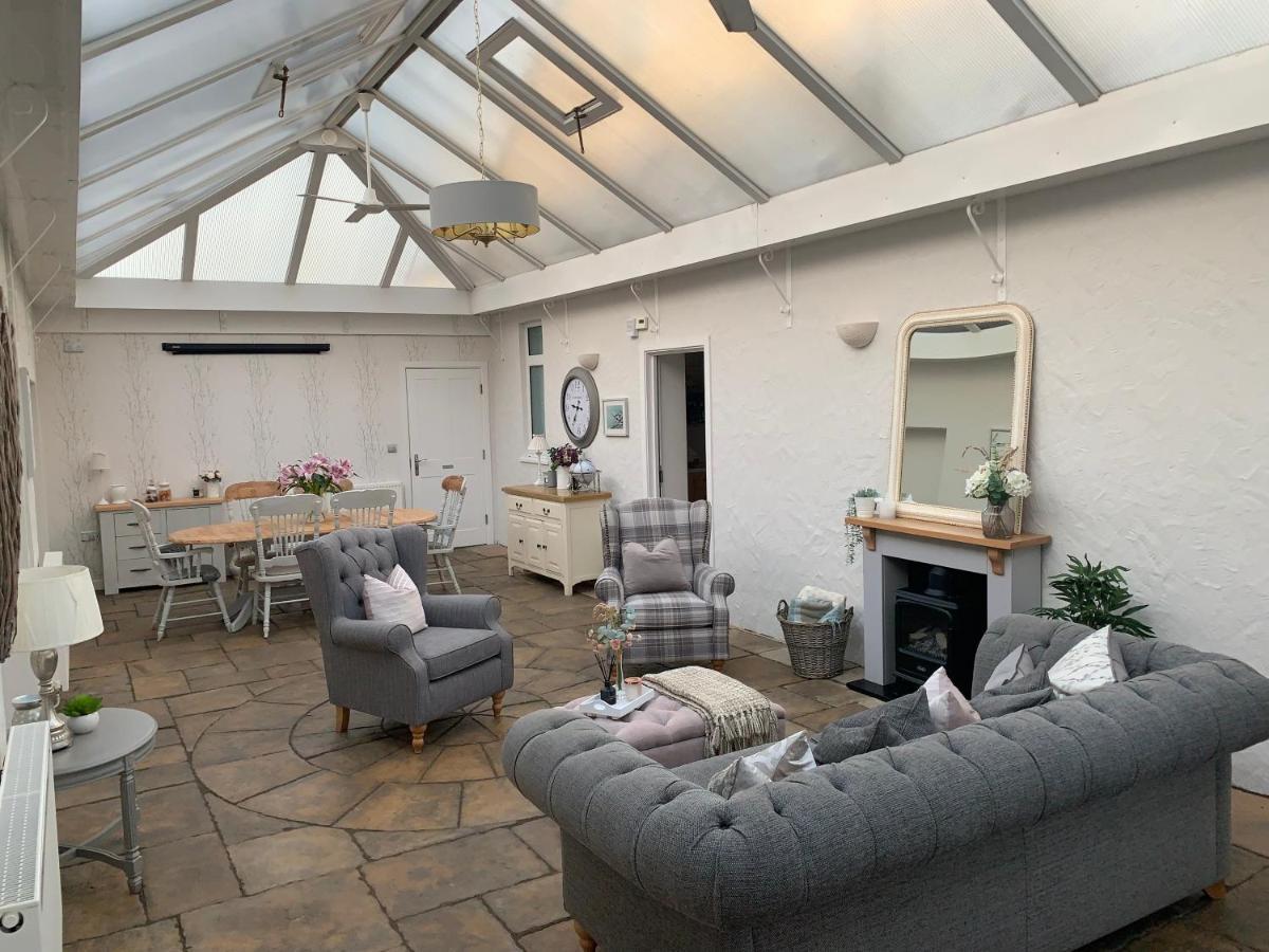 Castellor Bed & Breakfast Cemaes Bay Bagian luar foto