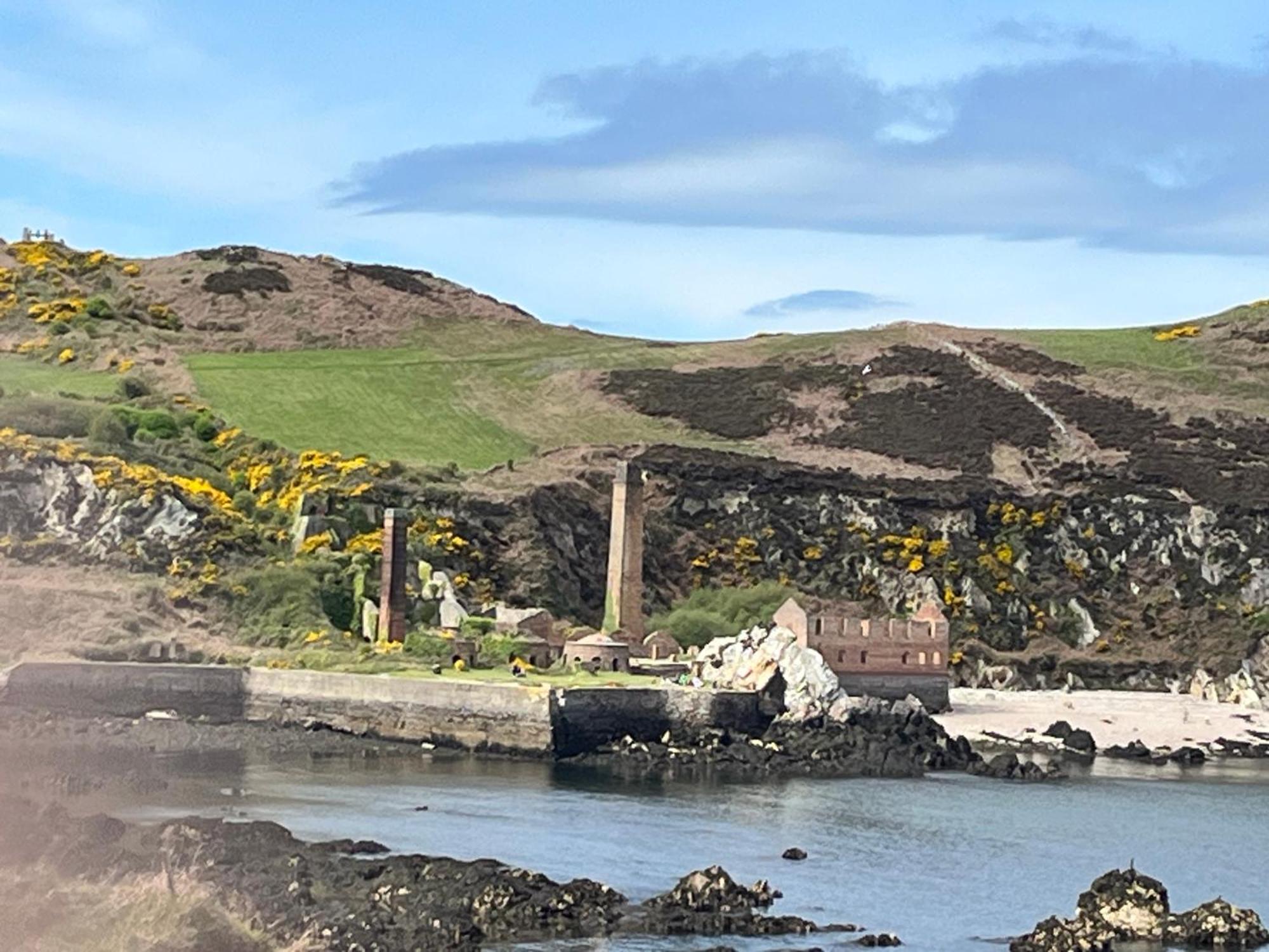 Castellor Bed & Breakfast Cemaes Bay Bagian luar foto
