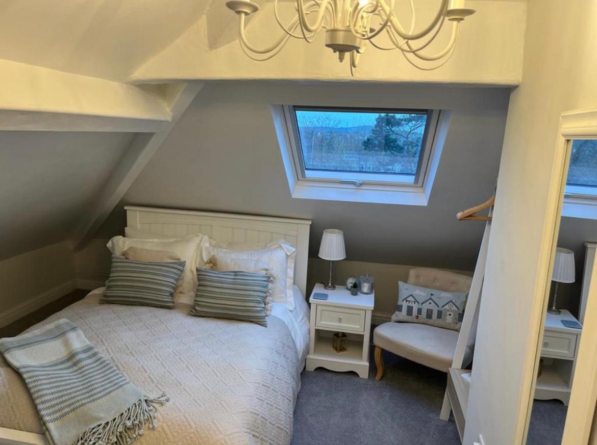 Castellor Bed & Breakfast Cemaes Bay Bagian luar foto